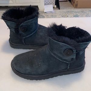 Mini Bailey Button UGG boots